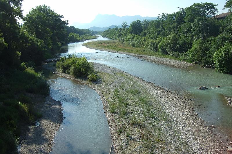 2011-05- (1474).JPG - Wir überqueren die Isère - Blick Richtung Osten
